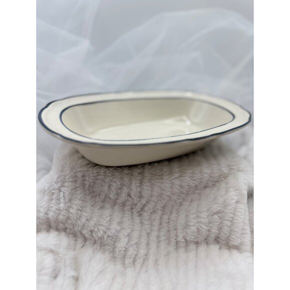 Cumberland Brambleberry Stoneware Oval Serving Dish 10 Inch - Picture 1 of 11